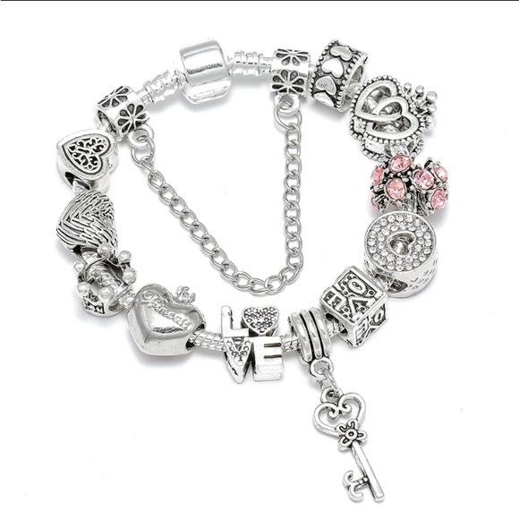 ❤️TRULY STUNNING SILVER BRACELET AND 11 BEAUTIFUL SILVER CHARMS & SAFETY CHAIN❤️ - Picture 2 of 5